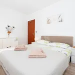 Pet Friendly In Bajnice With Wifi 아파트 *