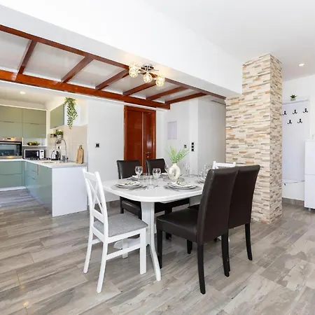 Pet Friendly In Bajnice With Wifi Podstrana