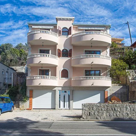 Pet Friendly In Bajnice With Wifi 아파트 *